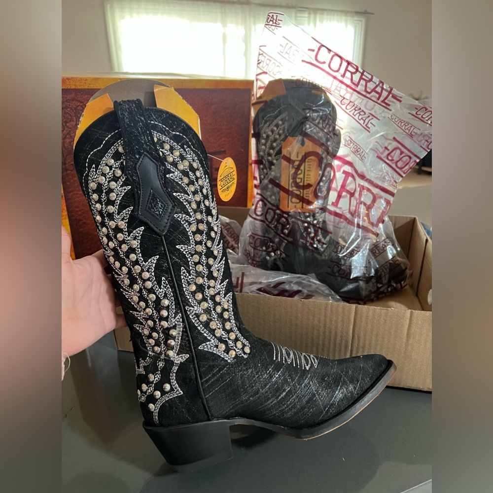 Corral boots